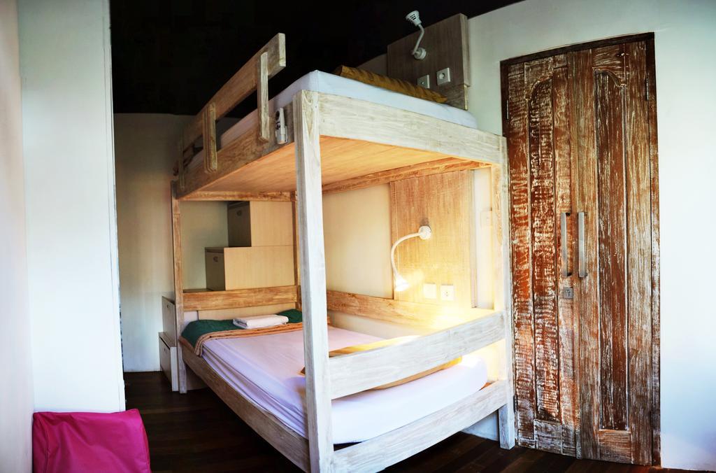 Nau Here Hostel Kuta Lombok Esterno foto