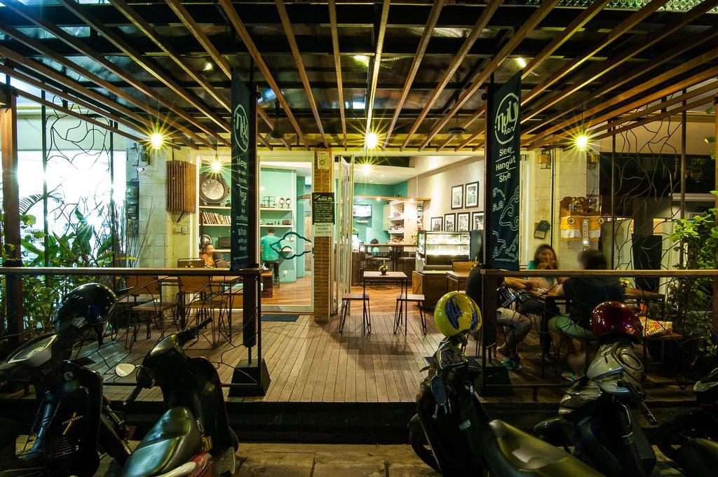 Nau Here Hostel Kuta Lombok Esterno foto