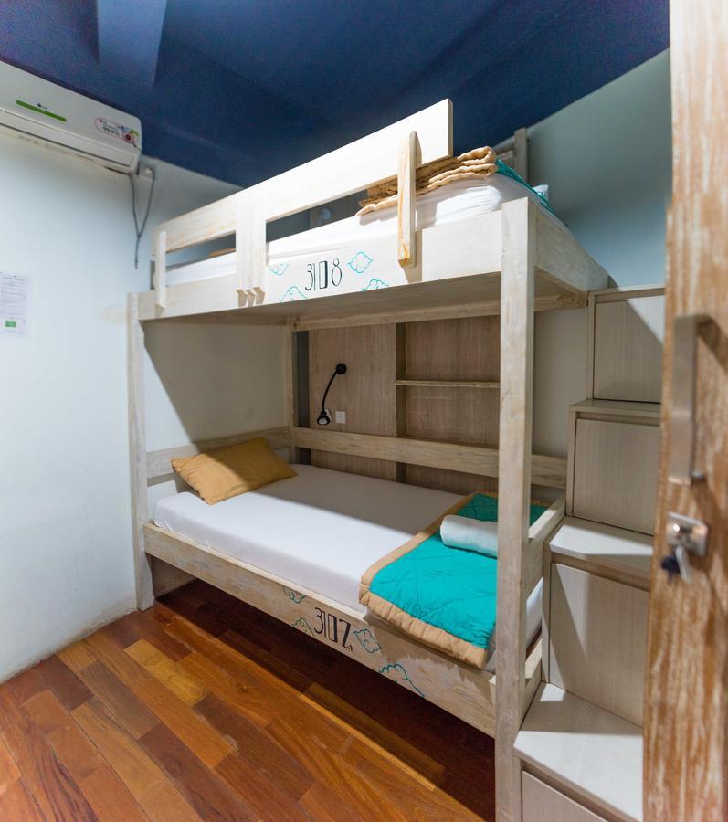 Nau Here Hostel Kuta Lombok Esterno foto