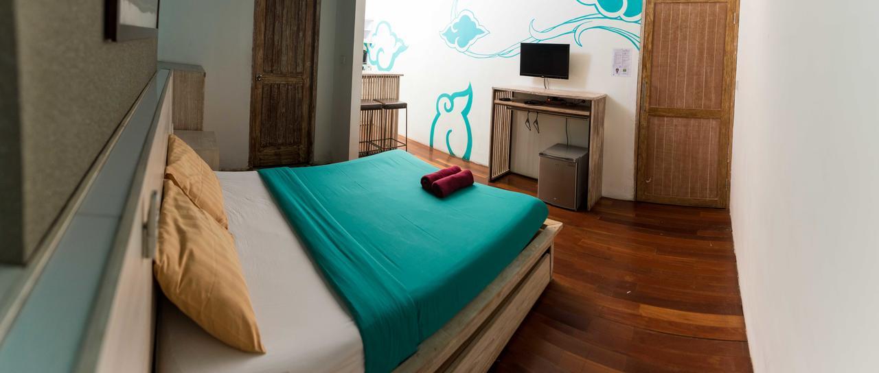 Nau Here Hostel Kuta Lombok Esterno foto