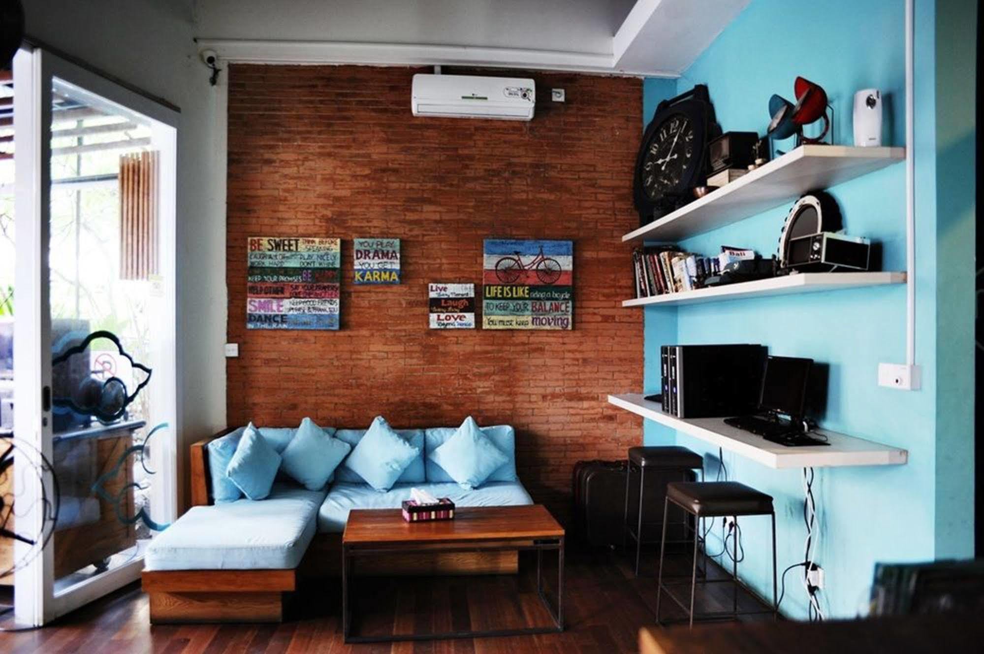 Nau Here Hostel Kuta Lombok Esterno foto