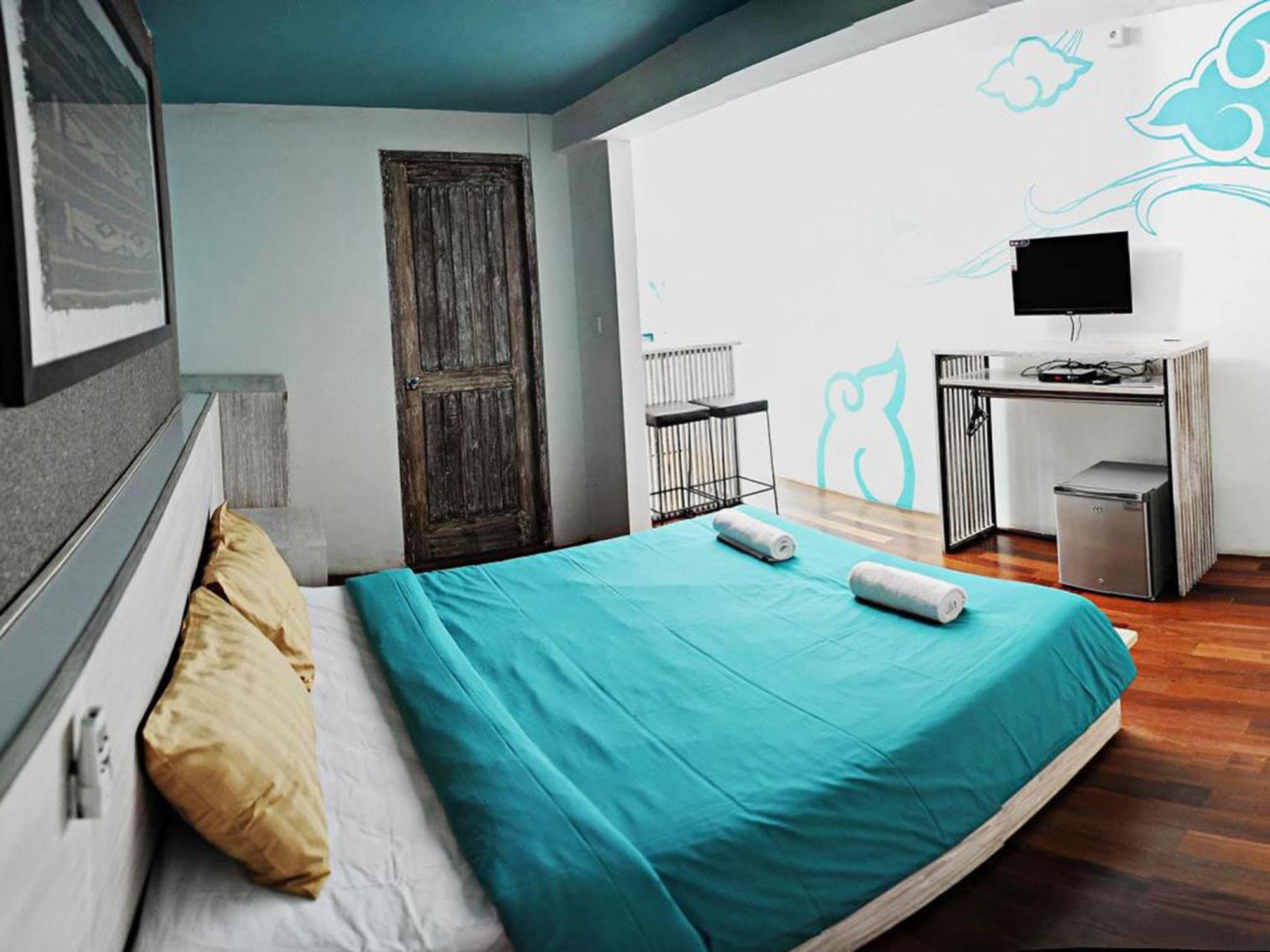 Nau Here Hostel Kuta Lombok Esterno foto