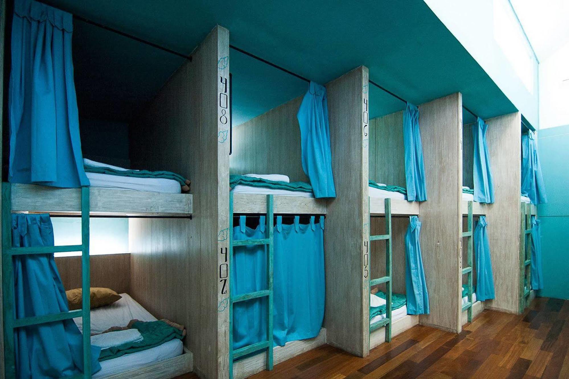Nau Here Hostel Kuta Lombok Esterno foto