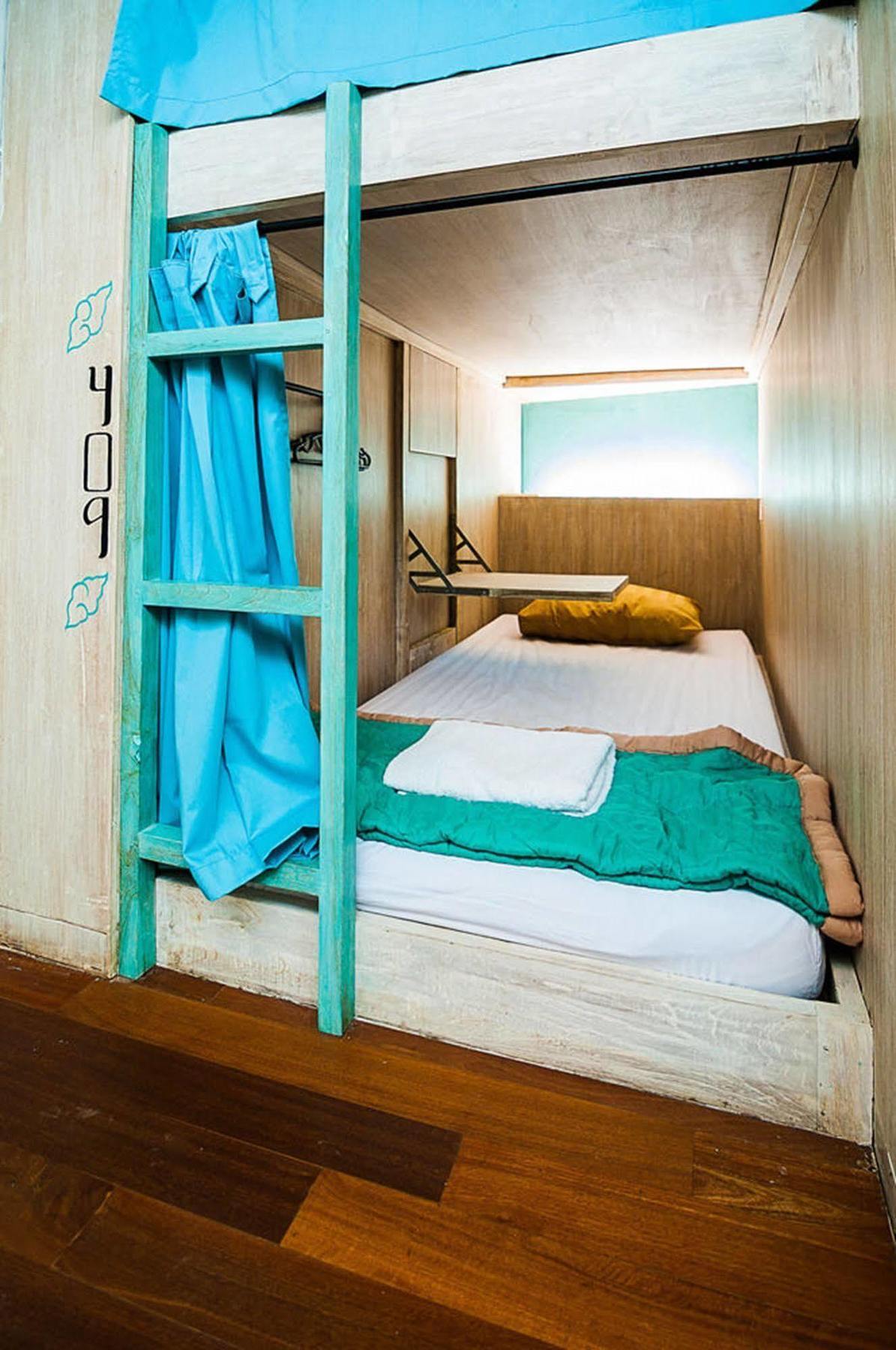 Nau Here Hostel Kuta Lombok Esterno foto