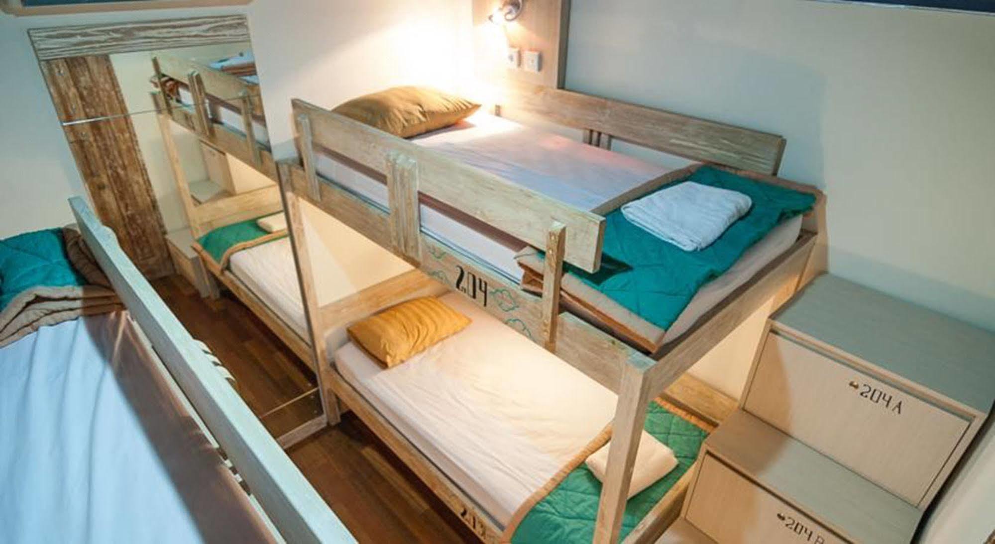 Nau Here Hostel Kuta Lombok Esterno foto